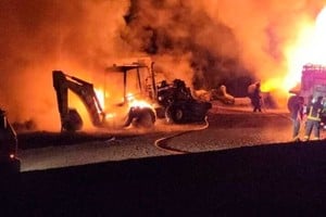 Impactantes imágenes del fuego en Villa La Angostura