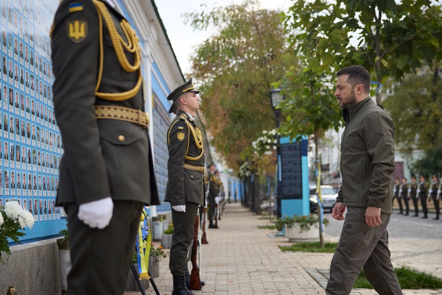 Ukraine's President Volodymyr Zelenskiy visits the Memory Wall of Fallen Defenders of Ukraine, amid Russia's attack on Ukraine, during marking the Defender of Ukraine Day in Kyiv, Ukraine October 14, 2022.  Ukrainian Presidential Press Service/Handout via REUTERS ATTENTION EDITORS - THIS IMAGE HAS BEEN SUPPLIED BY A THIRD PARTY.