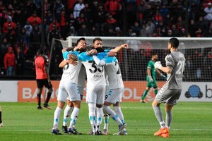 Racing se llevó los tres puntos de Santa Fe y le da pelea a Boca. Crédito: Pablo Aguirre