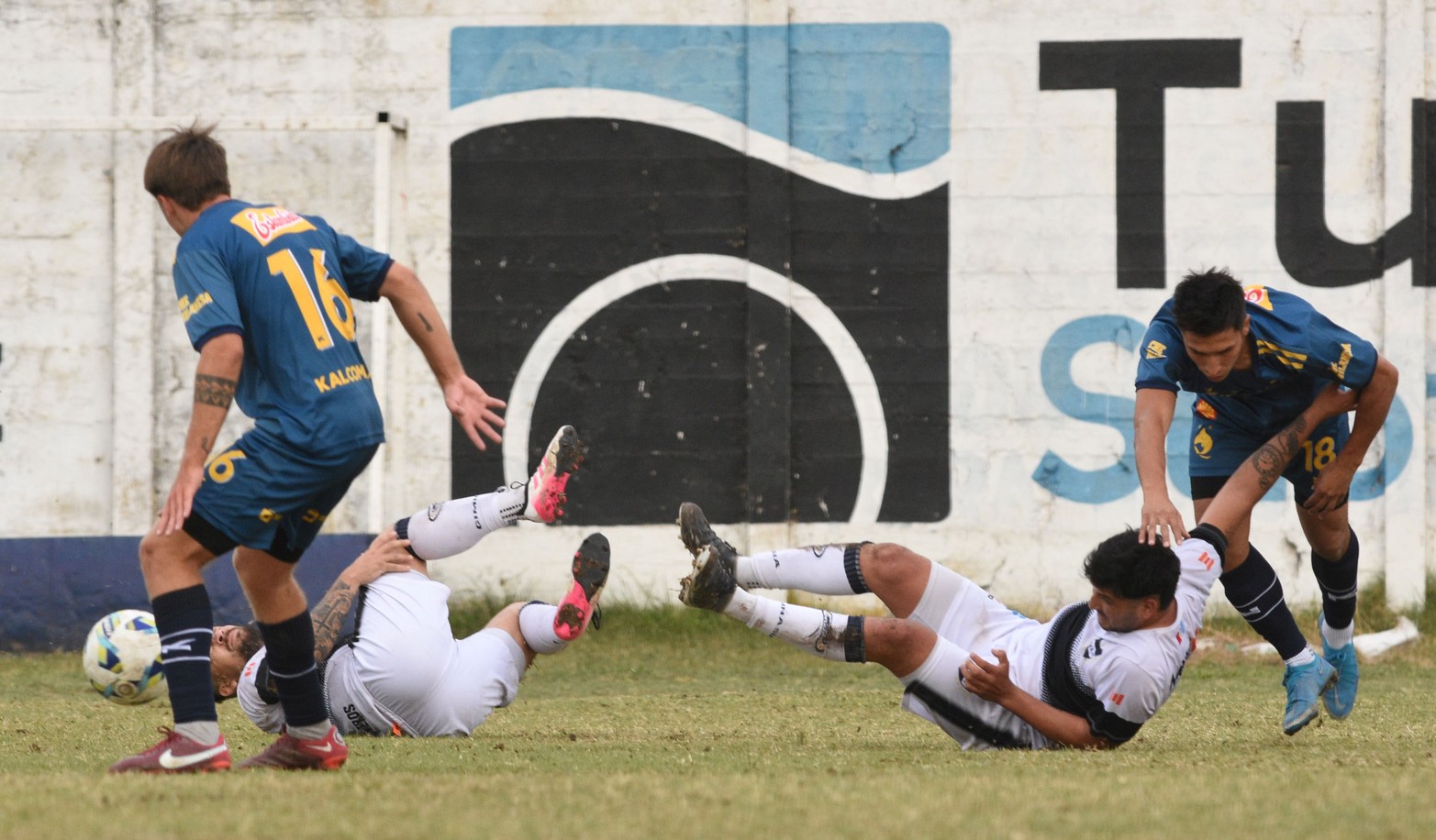 Por la primera fecha del Torneo Federal Amateurs, El Quilla de visitante goleó a Gimnasia 3 a 0. 