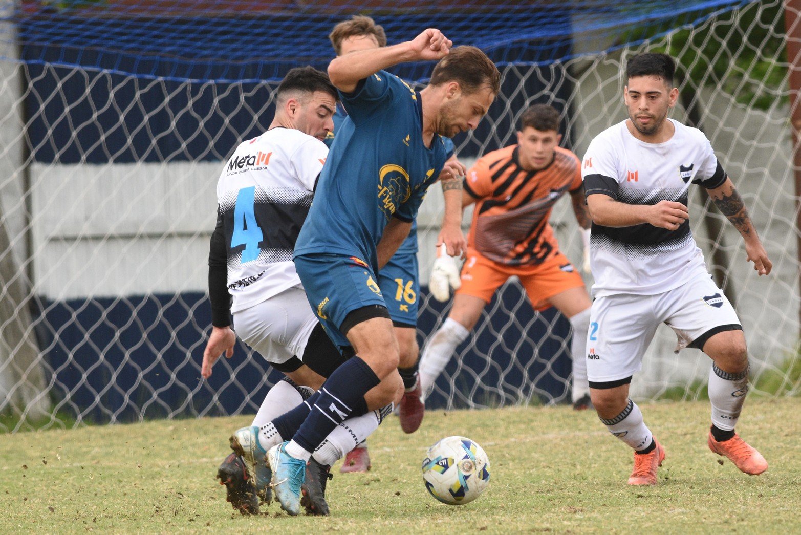 Por la primera fecha del Torneo Federal Amateurs, El Quilla de visitante goleó a Gimnasia 3 a 0.  