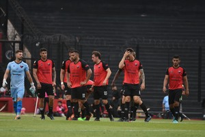Colón cayó ante Defensa y Justicia en Santa Fe.