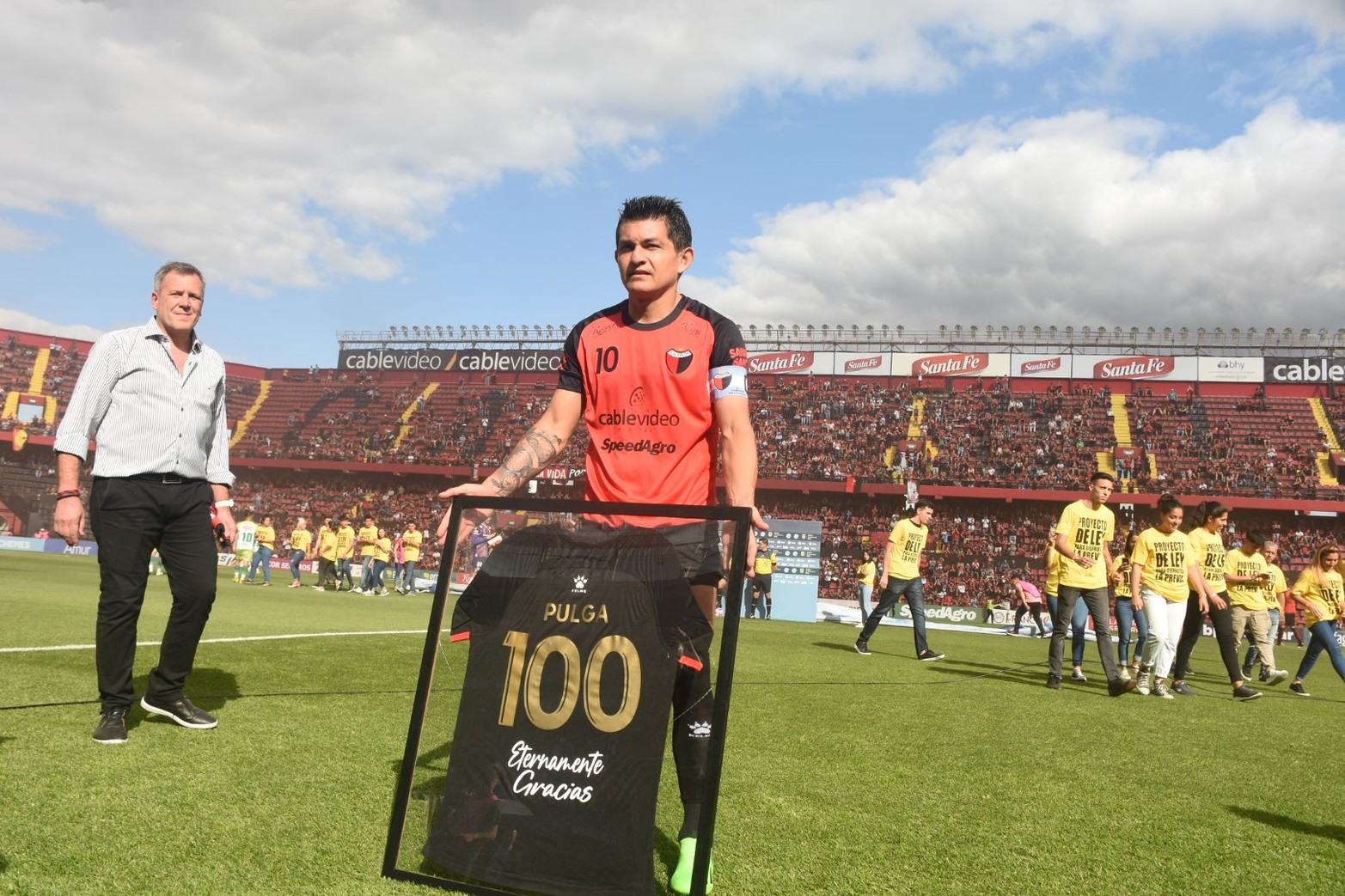 Colón - Defensa y Justicia, liga profesional. La previa del partido, "Pulga" Rodríguez festeja sus 100 partidos en Colón. 