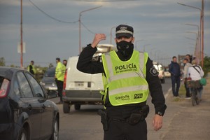 Agentes. Los policías de seguridad vial se capacitan para labrar actas de infracción.  Crédito: Flavio Raina.