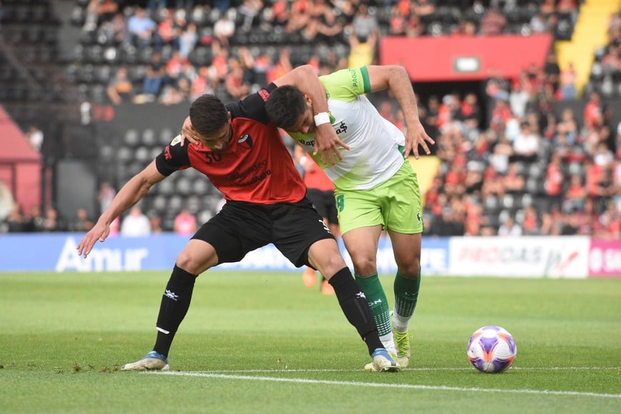 Colón - Defensa y Justicia, liga profesional. Imágenes del partido 