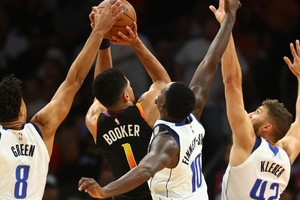 Devin Booker fue clave para el triunfo de los Suns. Crédito: Mark J. Rebilas / Reuters