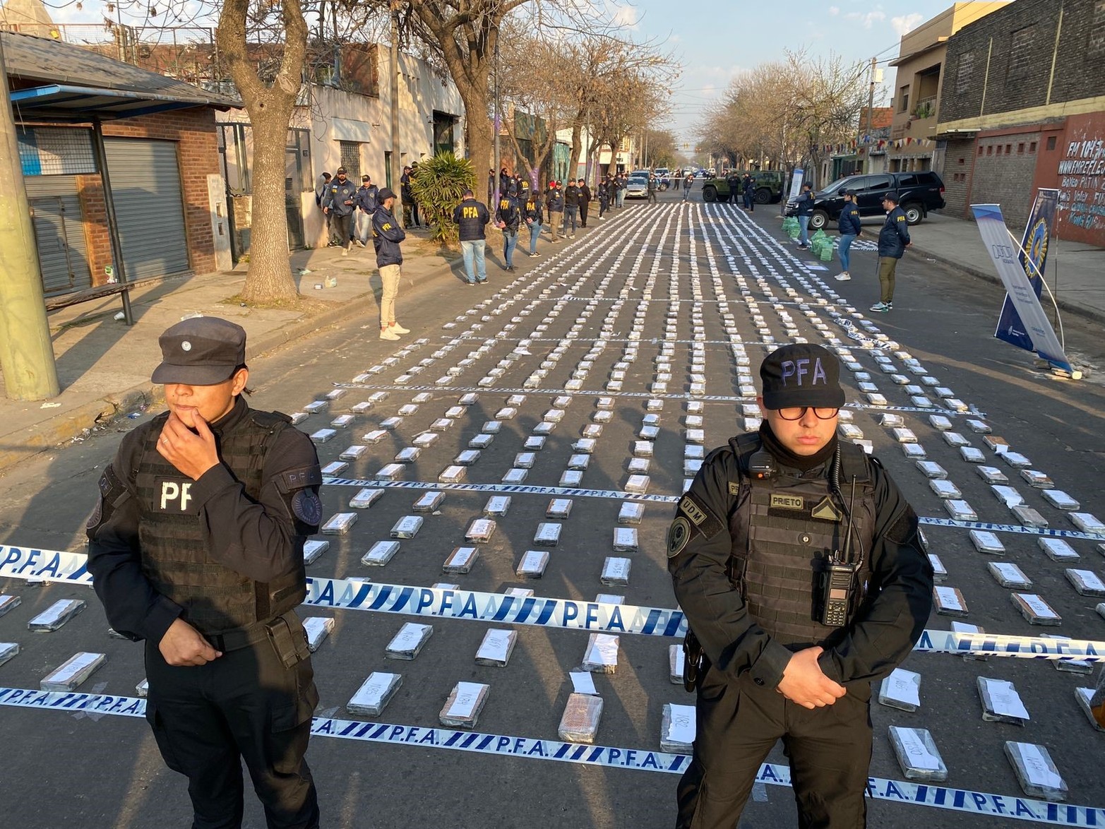 Golpe al narcotráfico. El gran Rosario con sus mas de 15 puertos con salida al mar, es un terreno fértil que usan los narcos. En este operativo se incautaron 1.500 kilos de cocaína.