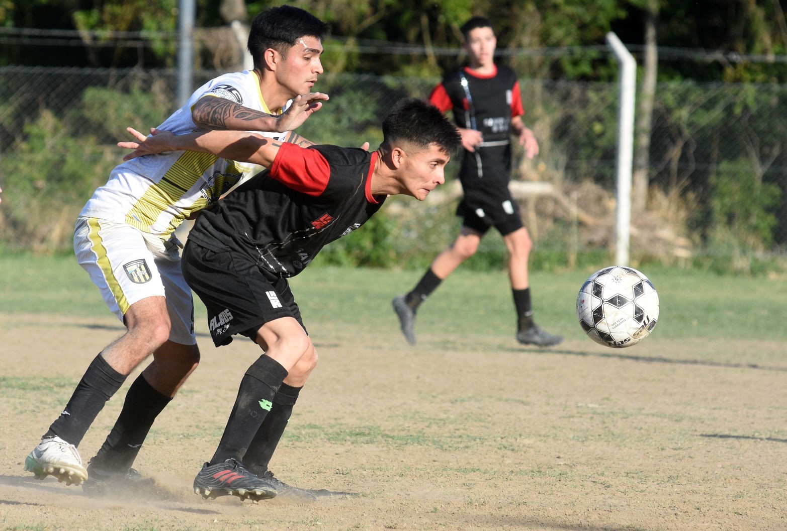 Por la permanencia El Pozo ganó un partido de seis puntos. Superó a Nacional 1 a 0.