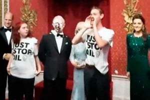 Los ecologistas ahora atacaron en un museo de cera