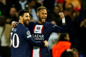 Messi y Neymar festejan uno de los goles en la goleada al equipo israelí. Crédito: Reuters