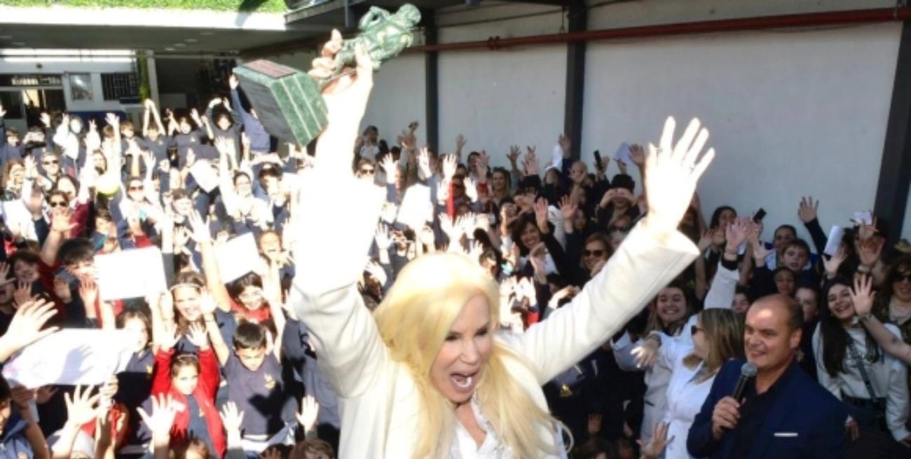 Susana Gimenez fue distinguida en un colegio de Montevideo por su trayectoria