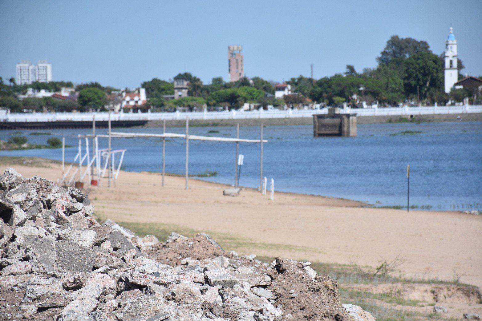Playa y parador Paseo de la Laguna. Foto Flavio Raina