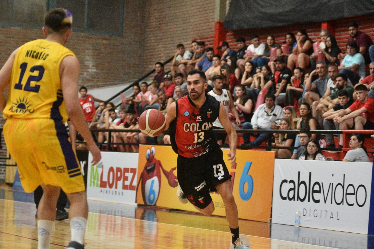 Colón ante Jáchal de San Juan, por la Liga Argentina.