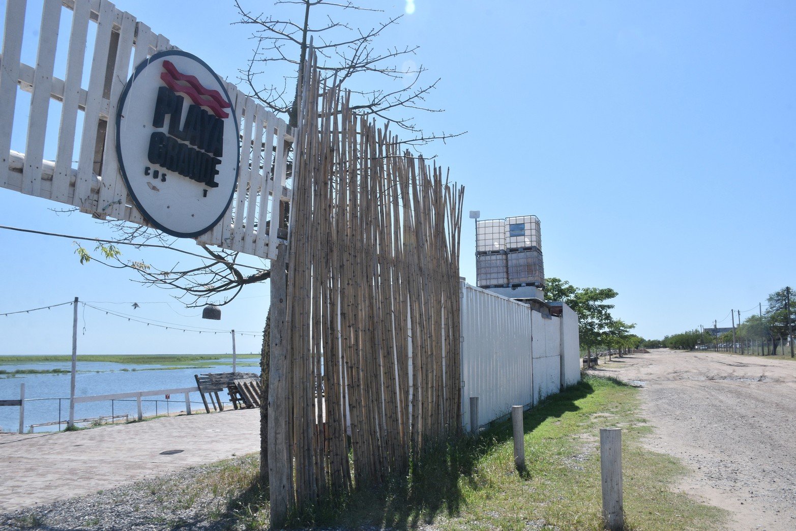 Playa y parador Paseo de la Laguna. Foto Flavio Raina