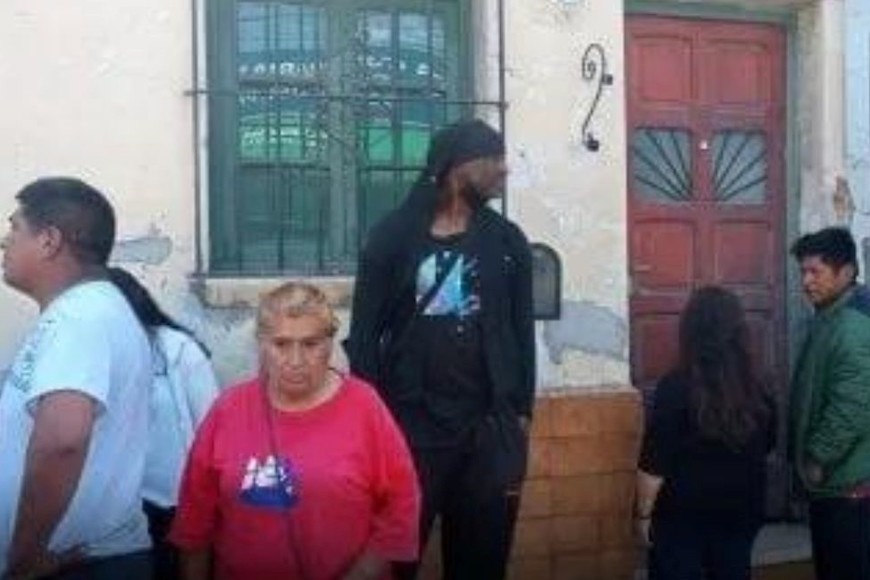 Eric Freeman en la fila del Anses.