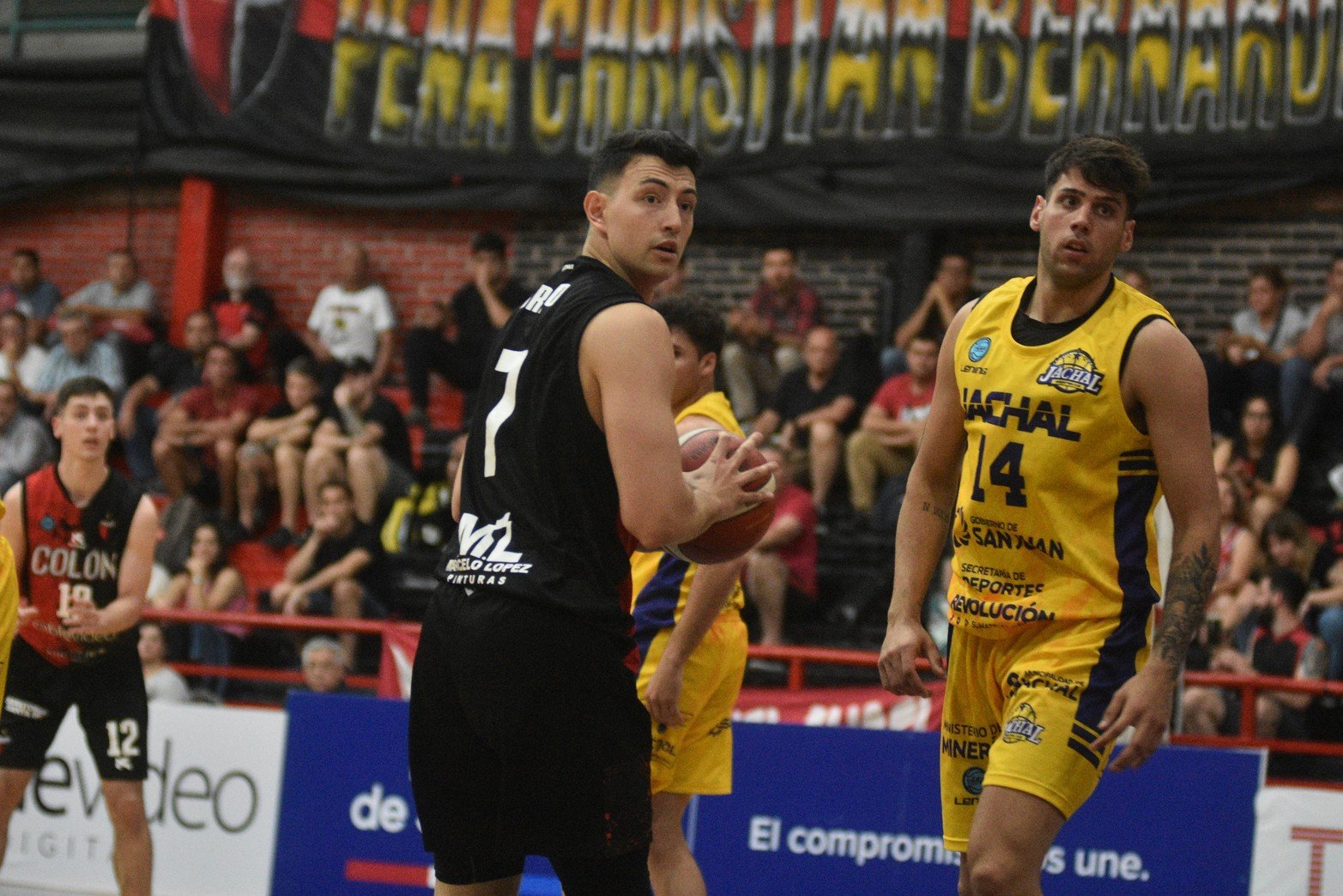 Colón ante Jáchal de San Juan, por la Liga Argentina.