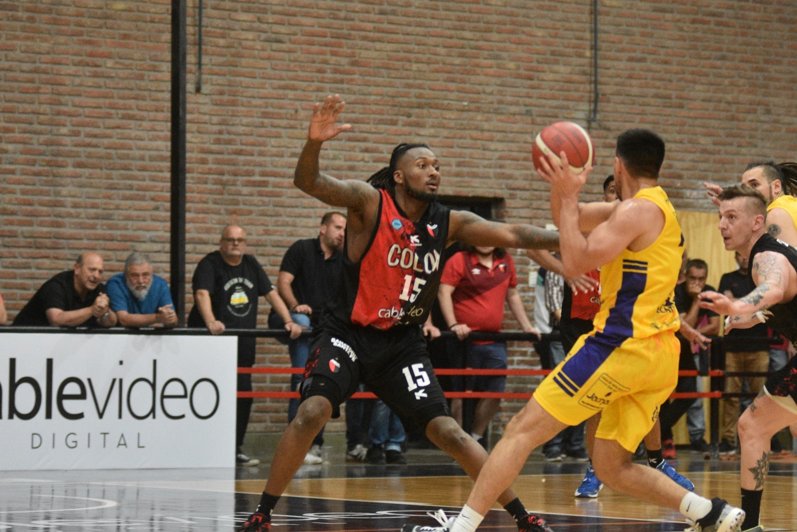 Russell, intentado bolquear el avance sanjuanino