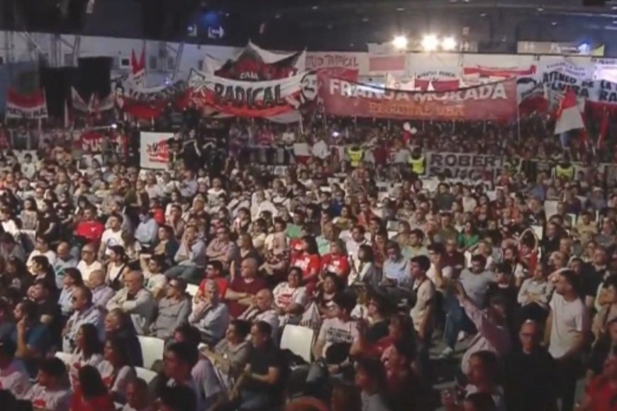 Convocatoria en el acto por el aniversario del regreso a la democracia. Crédito: NA