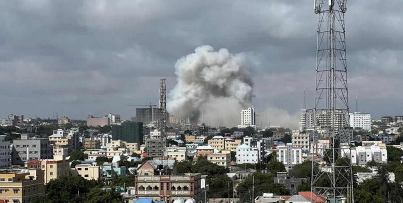 Somalia: 100 muertos y 300 heridos por atentados con coches bomba