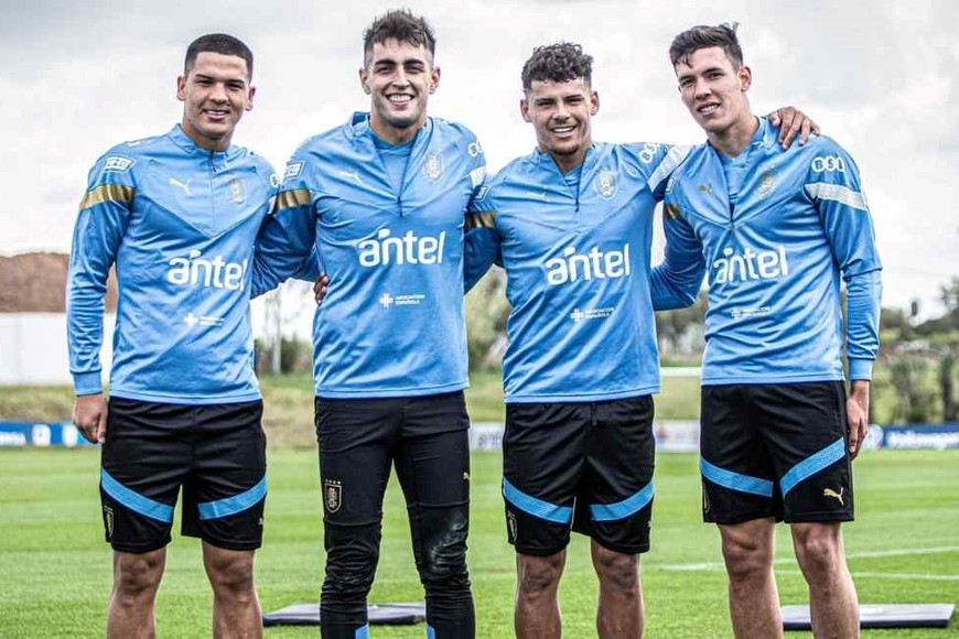 Selección: Diego Alonso entregó la lista de 55 reservados para el Mundial  de Catar