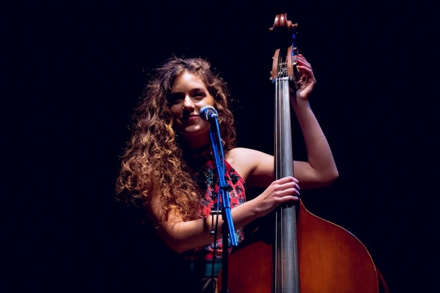 Paralelamente a su formación académica, a los 16 años Lara Fichera se encontró en una jam de jazz. Sintió que era la mejor oportunidad de crear música con otras personas. Foto: Juan Carlos Berdugo