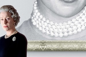 La actriz inglesa Helen Mirren interpreta a Isabel II en “La reina”, de 2006. El guionista del film, Peter Morgan, hizo lo propio en “The Crown”. Foto: Miramax