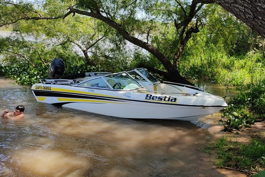 Era un día de descanso en familia en la isla, hasta que aparecieron los organizadores de la fiesta. Gentileza. A. Peresini.