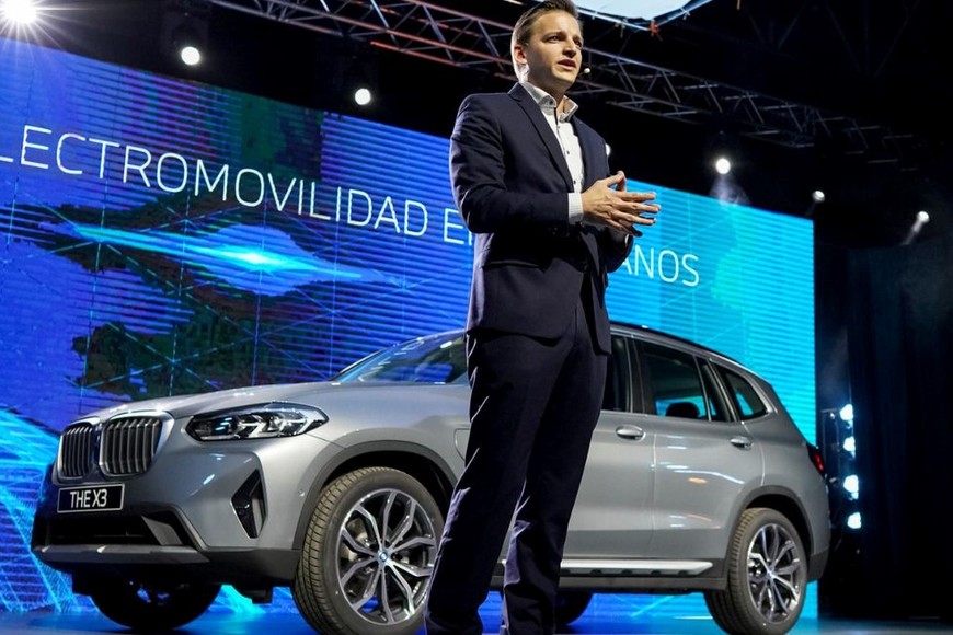 Se presentó una opción plug-in hybrid (híbrido enchufable), a través del modelo BMW X3 xDrive30e.