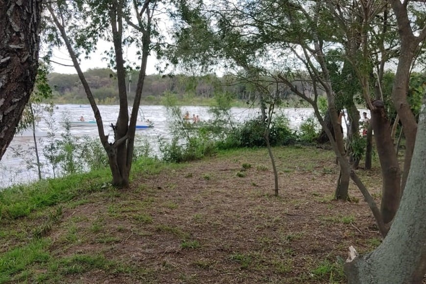 Era un día de descanso en familia en la isla, hasta que aparecieron los organizadores de la fiesta. Gentileza. A. Peresini.