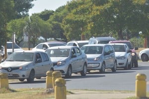 El aumento de nafta interanual es de 52% y del 74% en el gasoil. Crédito: Flavio Raina / Archivo El Litoral