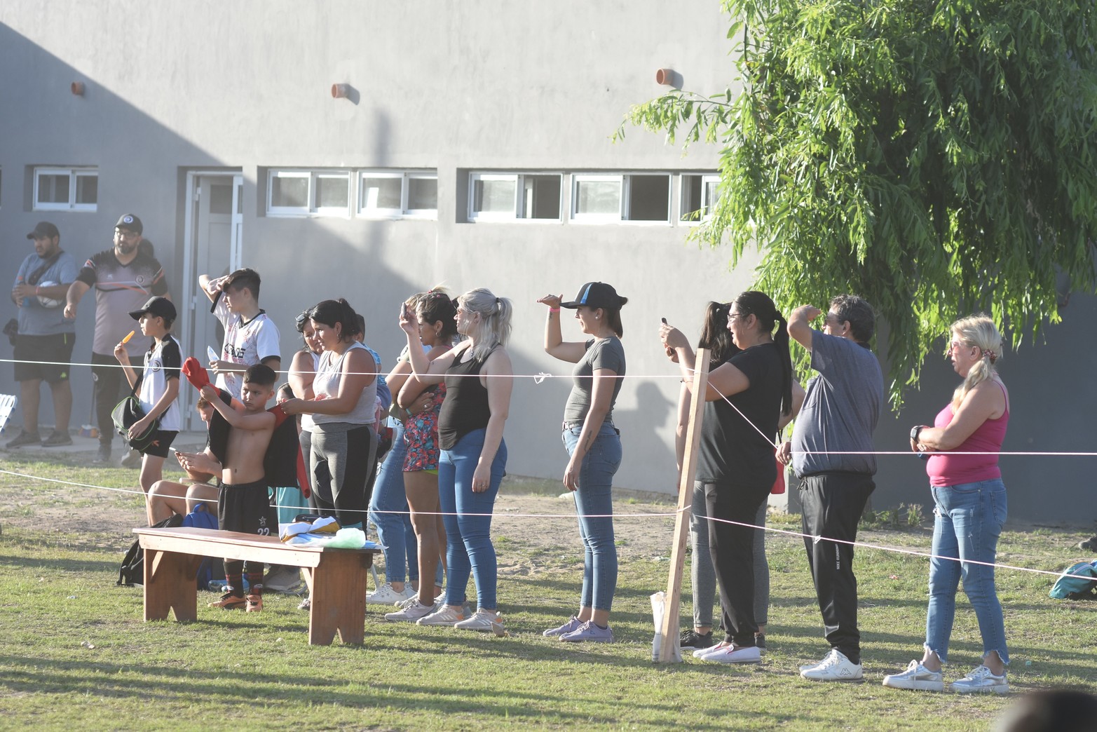 Padres acompañando el Torneo Infantil de Fútbol Talentito