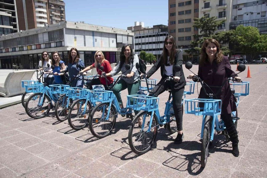 El sistema permite tomar un rodado de las estaciones, previa reserva a través de una aplicación, realizar el viaje y devolverla en la terminal más cercana.  Foto: Silvio Moriconi