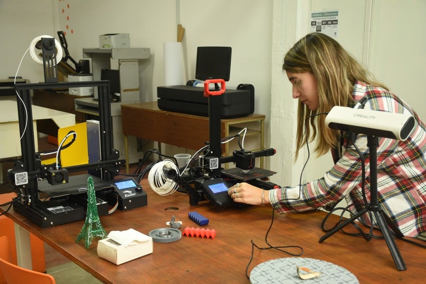 En un año, el Fab Lab lleva 135 emprendedores capacitados en 7 cursos.