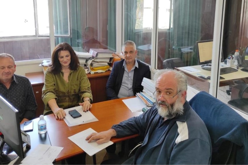 "La reunión tuvo resultados positivos. Se pueden implementar algunas acciones para corregir estas cuestiones que traen peligro al tránsito en nuestra avenida", comentó Raúl Villanueva, director de Tránsito de Sauce Viejo.  Crédito: Gentileza