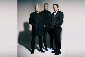 Virus, grupo de pop rock argetino hoy integrado por Marcelo Moura (teclados y voz), Mario Serra (batería) y Julio Moura.