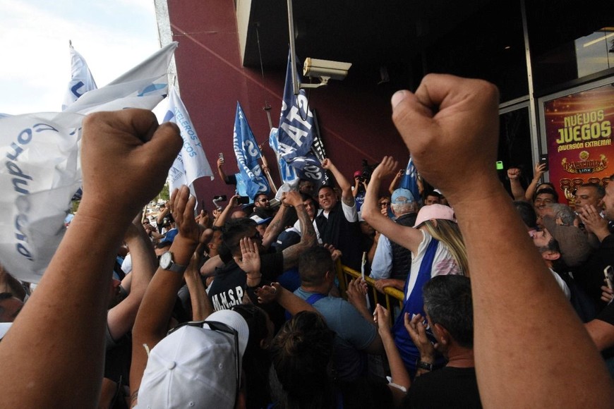 Delegaciones de Uthgra de todo el país protestaron por el incumplimiento de un acuerdo salarial. Foto: Pablo Aguirre