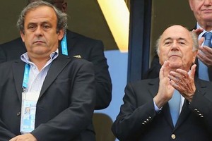 Michael Platini y Joseph Blatter estuvieron involucrados en un caso de fraude en una corte suiza.