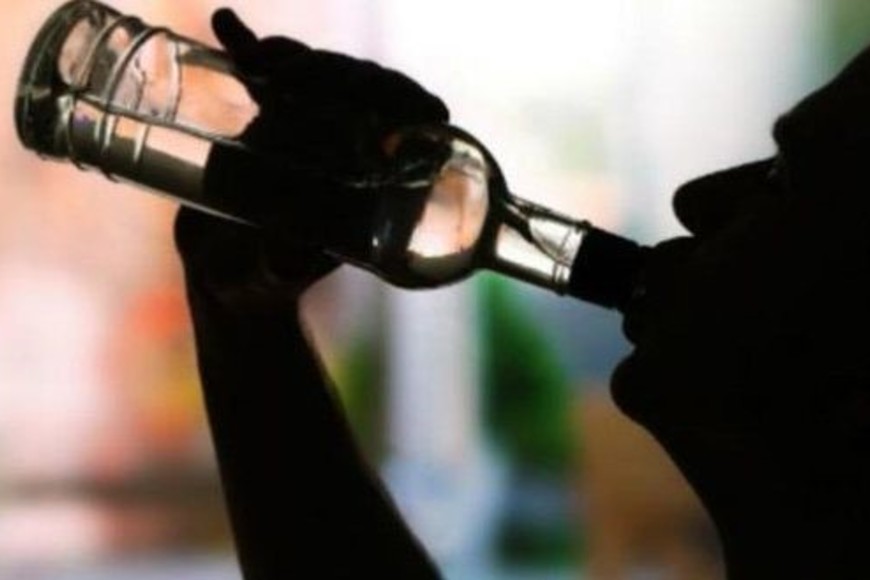 El metanol se utiliza en la fabricación de réplicas falsificadas de marcas de alcohol conocidas o de bebidas alcohólicas ilegales locales, como el vodka.