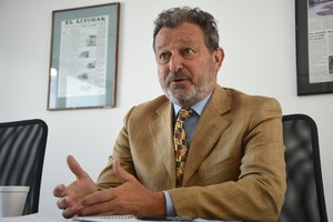 "Tenemos el desafío de que, al final de su recorrido, la formación de grado de nuestros estudiantes no resulte en un conocimiento desactualizado", sintetizó Horacio Alessandria sobre la actualización curricular que conformará uno de sus ejes de gestión en la Facultad de Económicas de la UCSF. Crédito: Luis Cetraro