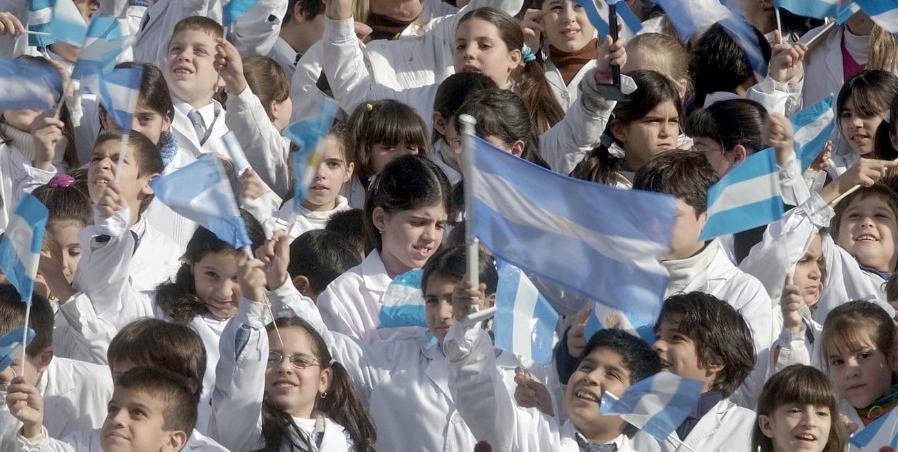 Mundial: las escuelas pondrán televisores para ver los partidos de Argentina y trabajarán contenidos