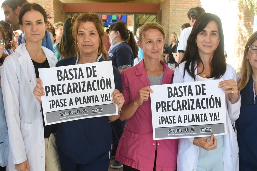 Los profesionales de la salud reclamaron contra la precarización laboral.  Foto: Mauricio Garín