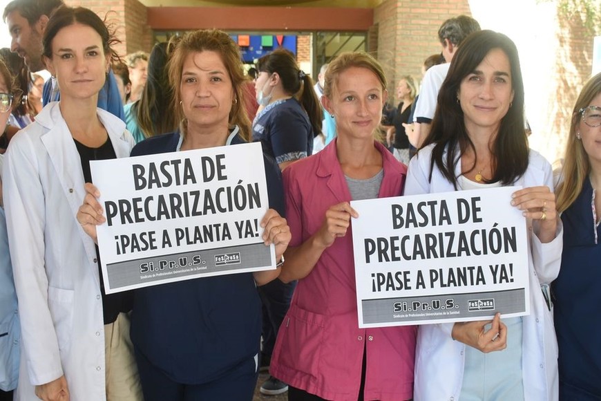 Los profesionales de la salud reclamaron contra la precarización laboral.  Foto: Mauricio Garín
