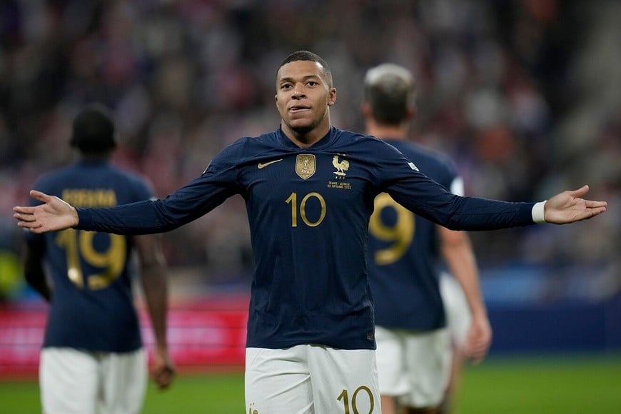 Kylian Mbappé y su Francia están en el tercer lugar.