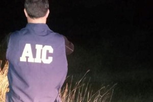 Personal de Criminalística y Forense en la escena del hecho.  Crédito: El Litoral