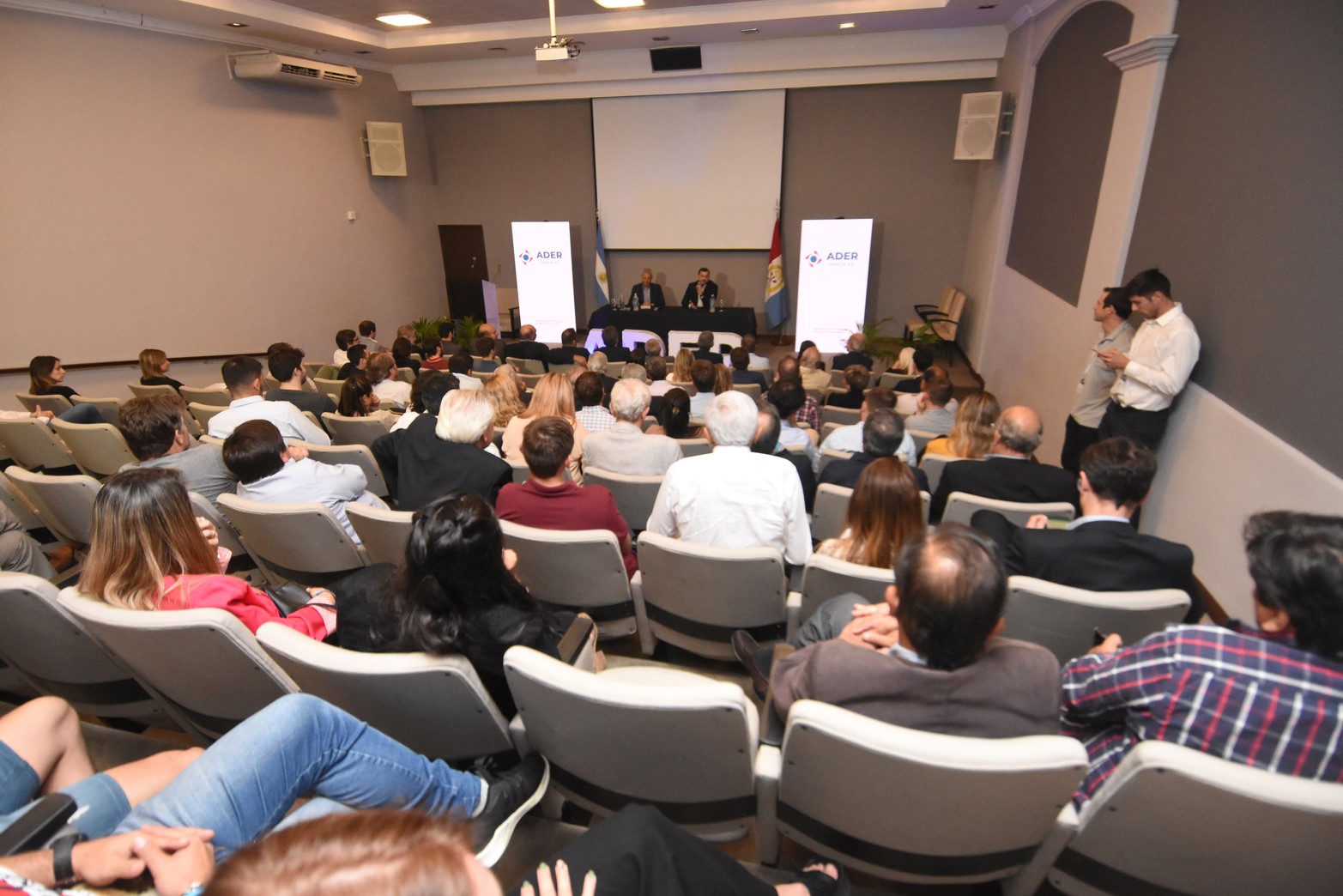 Bajo la consigna "Debatir, reflexionar y proyectar" se realizó el 2º Coloquio de ADER