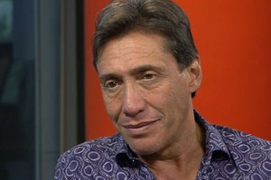 La fiscal considera al actor como autor material del delito de “abuso sexual simple reiterado en tres ocasiones”