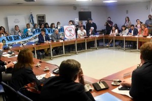 Estuvieron presentes representantes de asociaciones, familiares y amigos de víctimas.