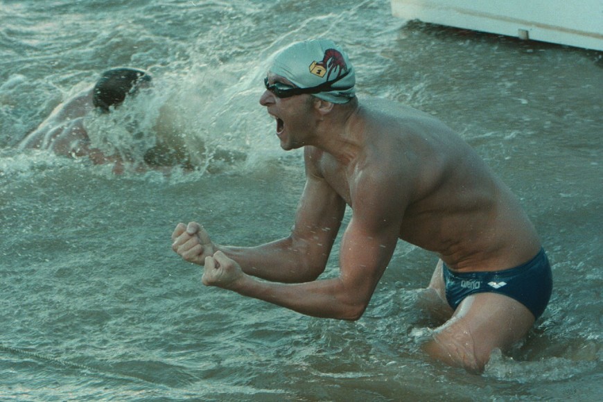 Stéphane Lecat en su llegada a la meta en 1999, su tercera maratón ganada. Foto: Archivo El Litoral.