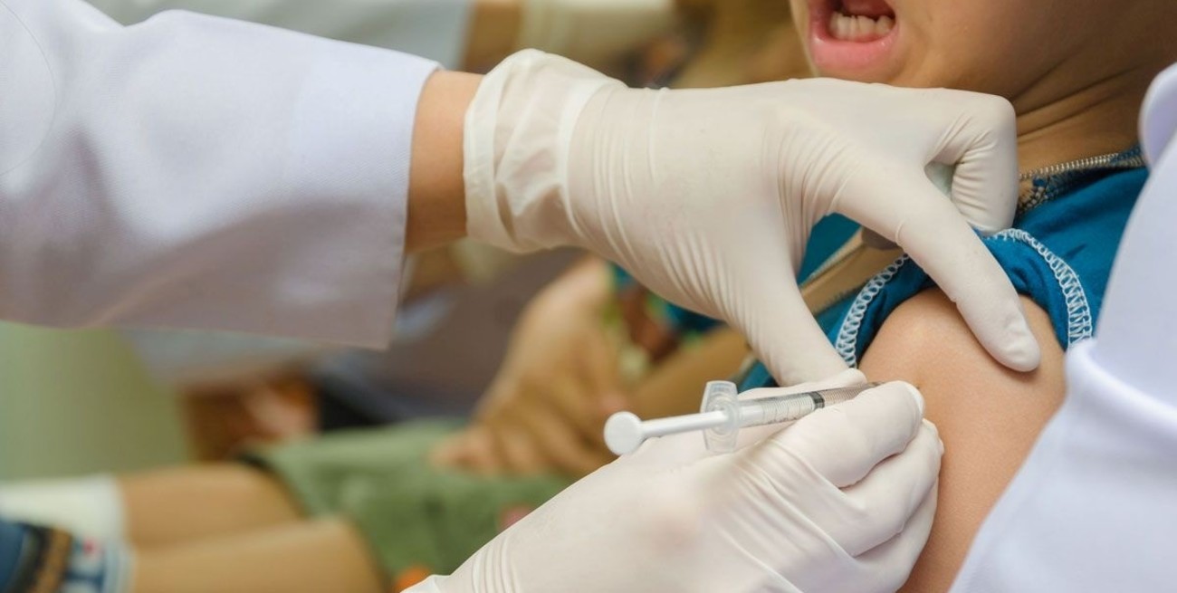 Extienden la vacunación para niños contra sarampión, rubéola, paperas y polio