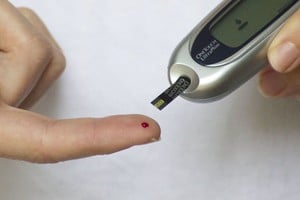 La diabetes es una enfermedad que se caracteriza por el exceso de azúcar en sangre.